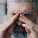 Dor de cabeça atrás dos olhos: o que pode ser?