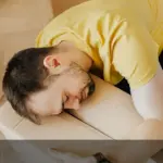 Sinto tontura quando levanto: o que pode ser?